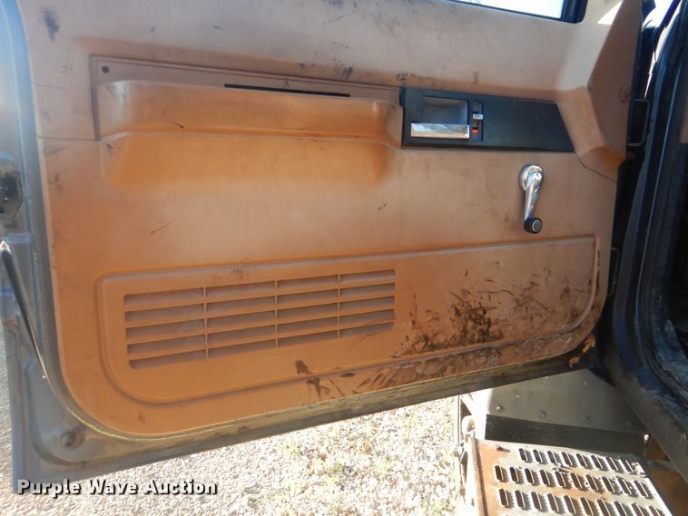 image for item DI0375 1990 GMC C6000  flatbed truck