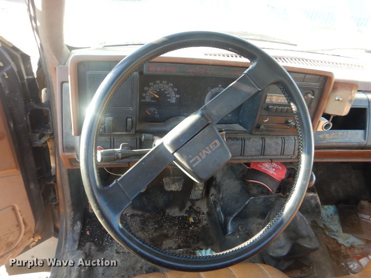 image for item DI0375 1990 GMC C6000  flatbed truck