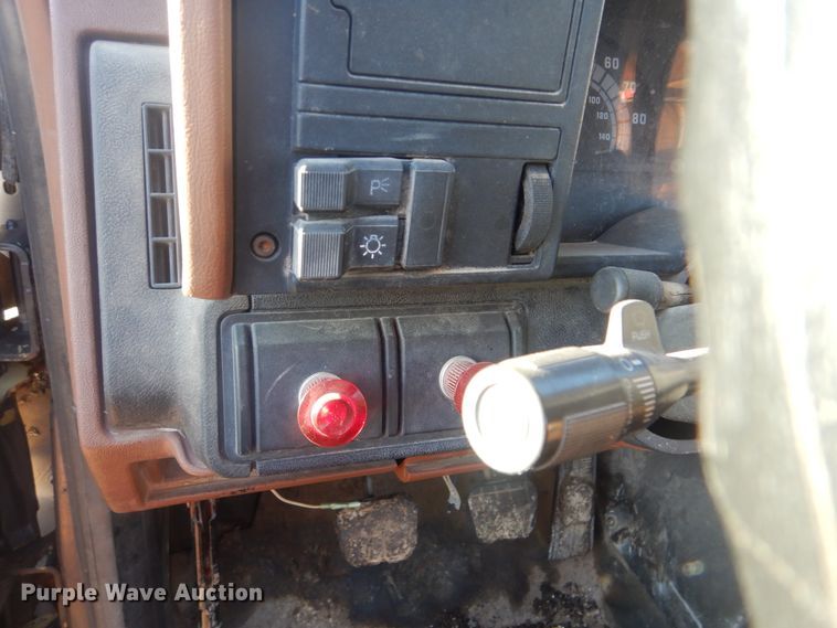 image for item DI0375 1990 GMC C6000  flatbed truck