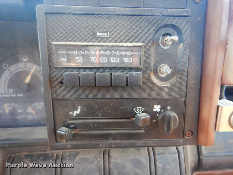 image for item DI0375 1990 GMC C6000  flatbed truck