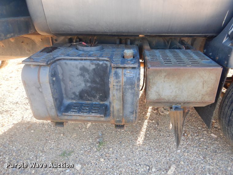image for item DI0375 1990 GMC C6000  flatbed truck