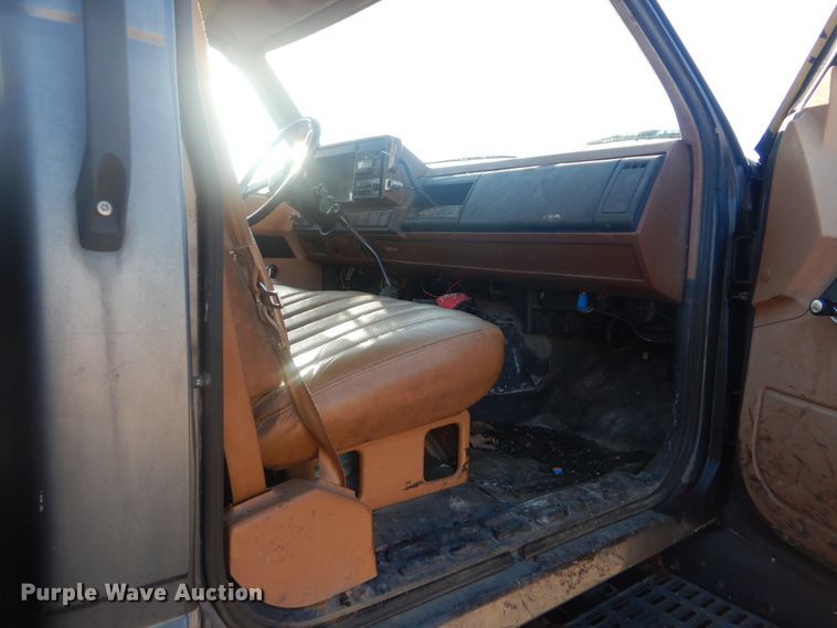 image for item DI0375 1990 GMC C6000  flatbed truck