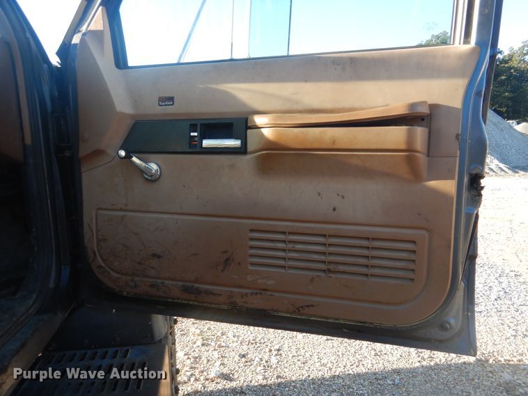 image for item DI0375 1990 GMC C6000  flatbed truck