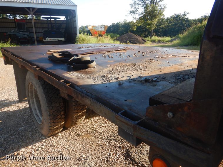 image for item DI0375 1990 GMC C6000  flatbed truck