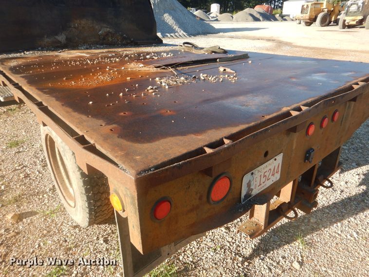image for item DI0375 1990 GMC C6000  flatbed truck