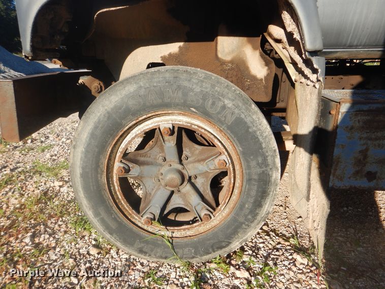 image for item DI0375 1990 GMC C6000  flatbed truck