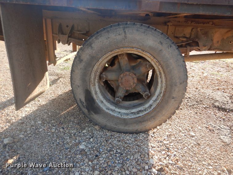 image for item DI0375 1990 GMC C6000  flatbed truck
