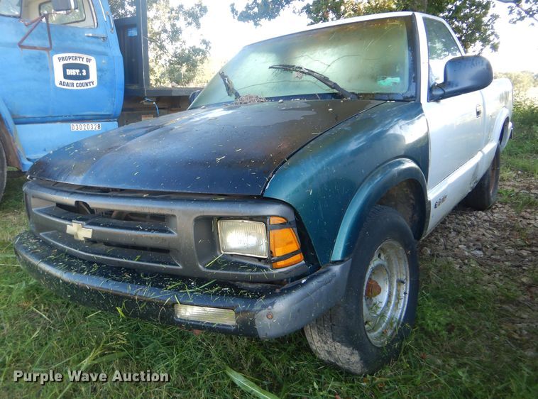 image for item DI0377 1997 Chevrolet S10  pickup truck