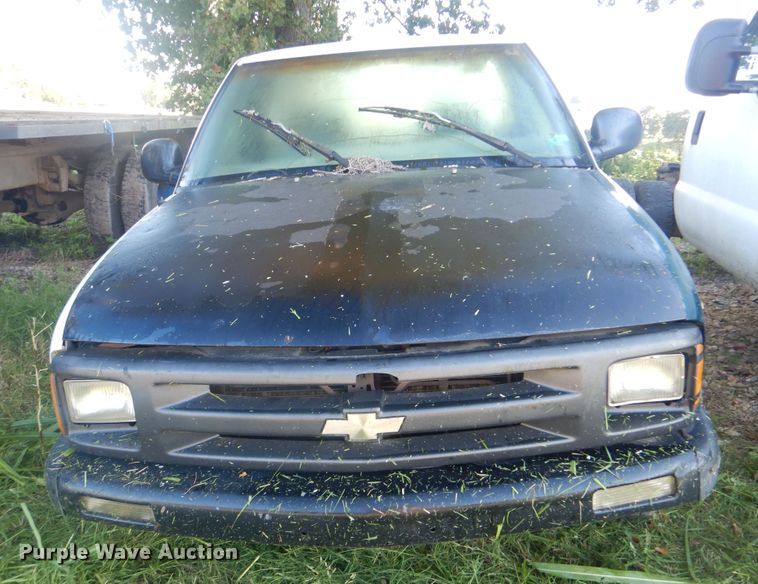 image for item DI0377 1997 Chevrolet S10  pickup truck