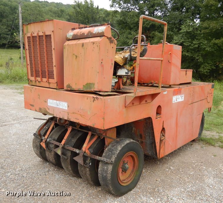 image for item DI0383 Ingram 9-2800-PA  pneumatic roller