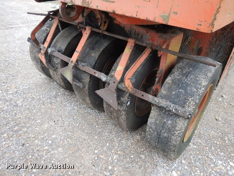 image for item DI0383 Ingram 9-2800-PA  pneumatic roller