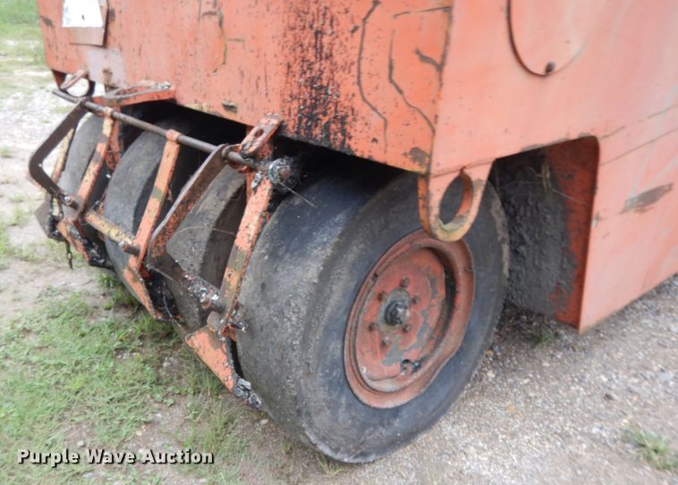 image for item DI0383 Ingram 9-2800-PA  pneumatic roller