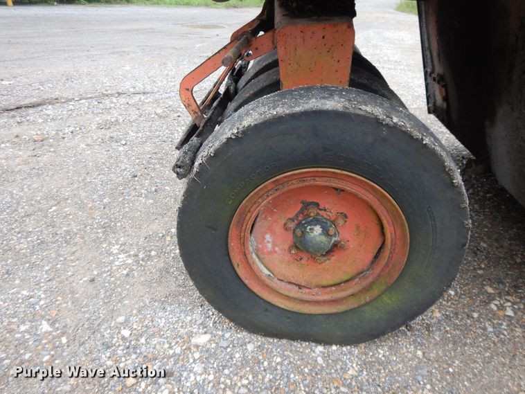 image for item DI0383 Ingram 9-2800-PA  pneumatic roller