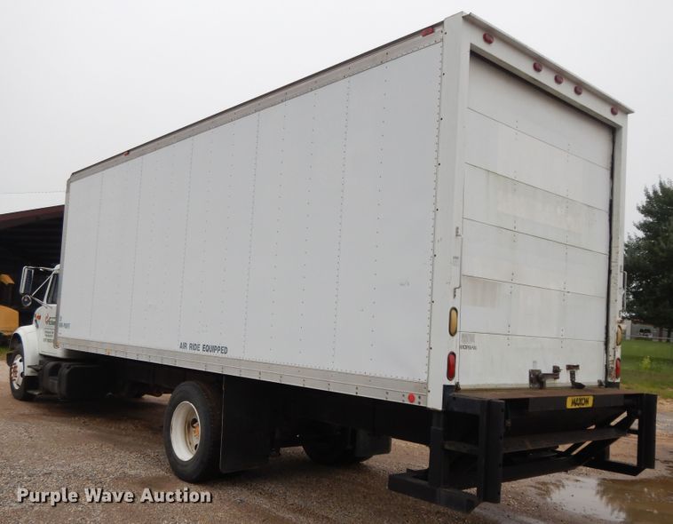 image for item DI7732 1999 International 4700  box truck