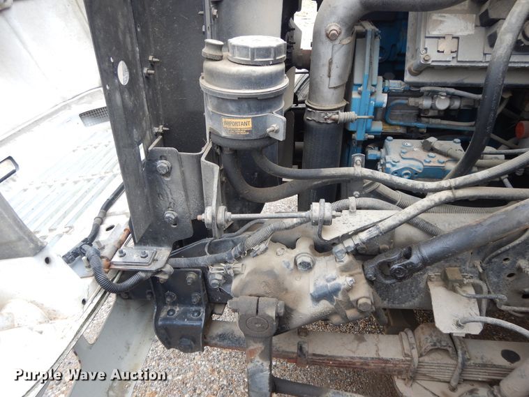 image for item DI7732 1999 International 4700  box truck