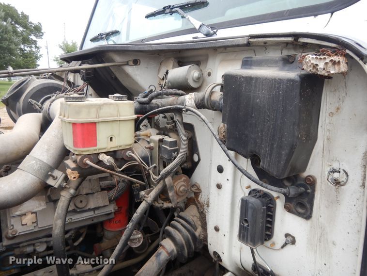 image for item DI7732 1999 International 4700  box truck