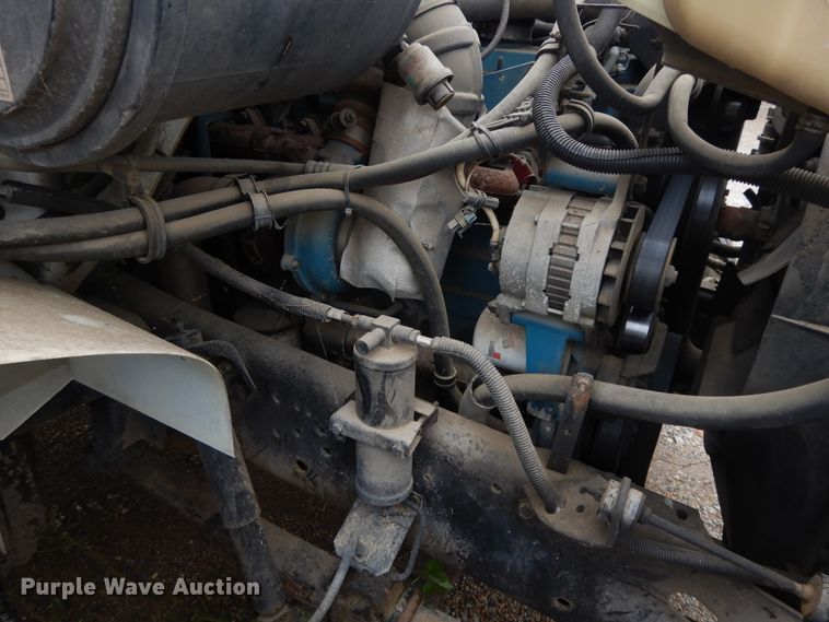 image for item DI7732 1999 International 4700  box truck