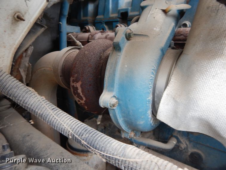 image for item DI7732 1999 International 4700  box truck