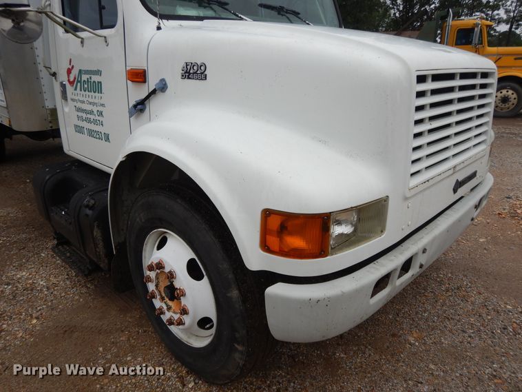 image for item DI7732 1999 International 4700  box truck