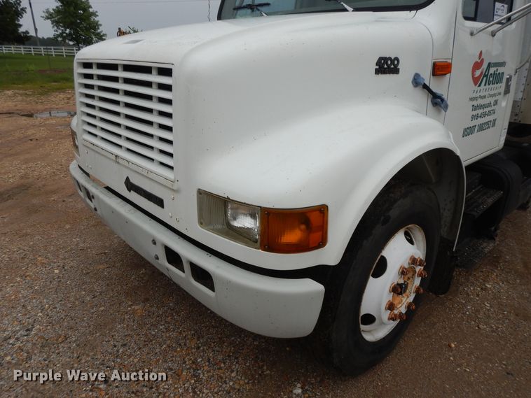 image for item DI7732 1999 International 4700  box truck