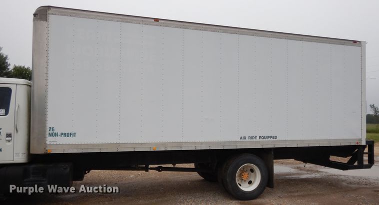 image for item DI7732 1999 International 4700  box truck