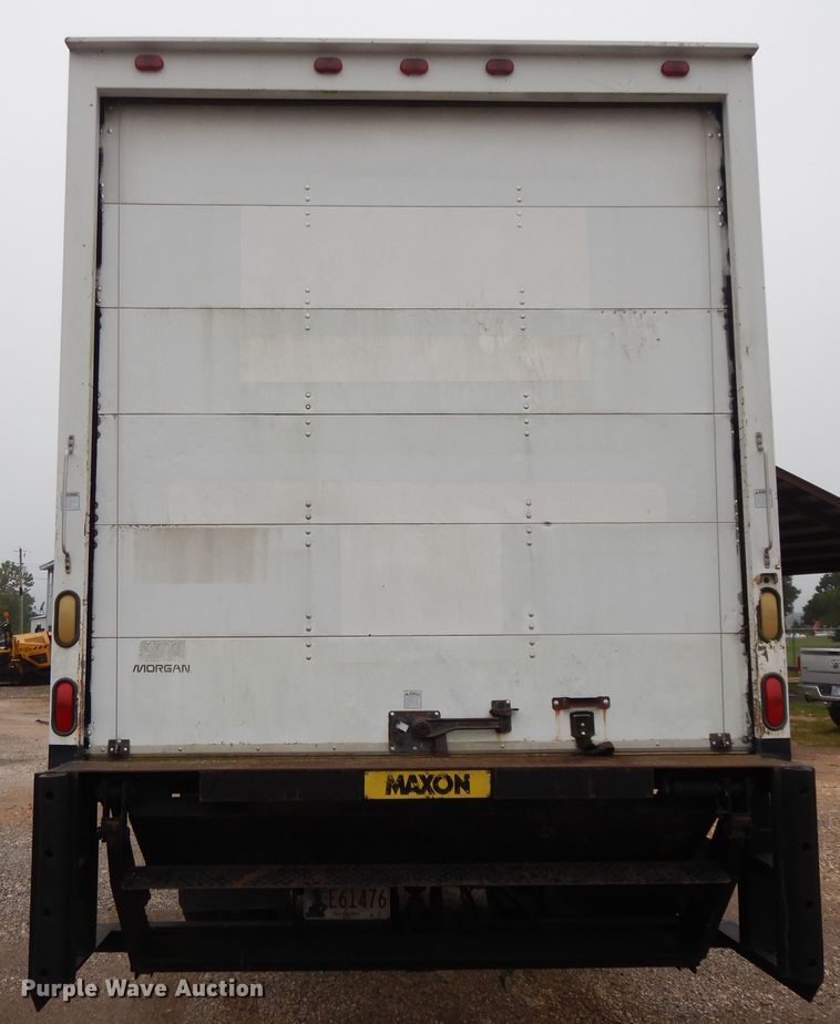 image for item DI7732 1999 International 4700  box truck