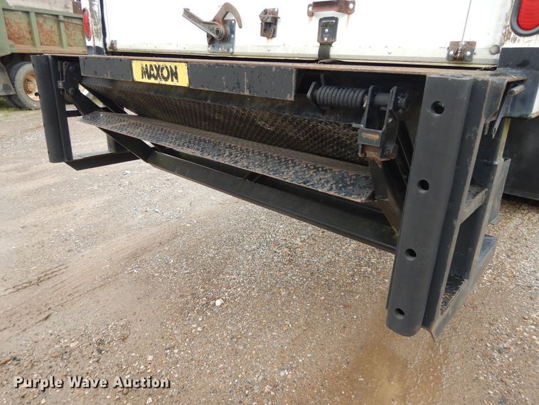 image for item DI7732 1999 International 4700  box truck