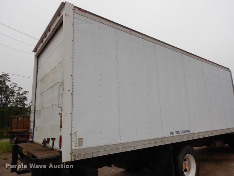 image for item DI7732 1999 International 4700  box truck