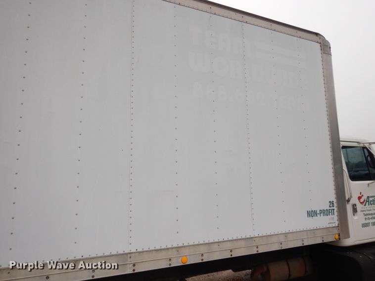 image for item DI7732 1999 International 4700  box truck
