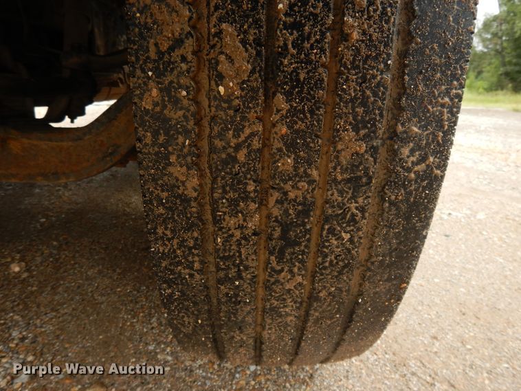 image for item DI7732 1999 International 4700  box truck