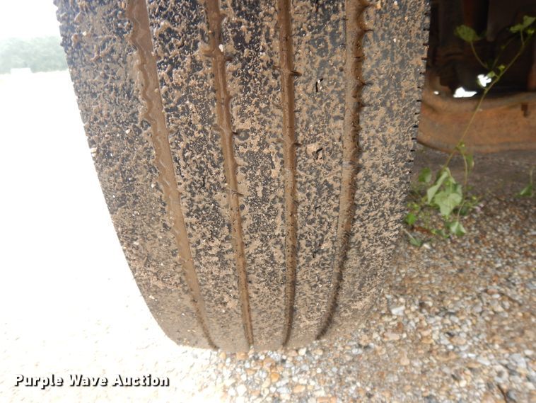 image for item DI7732 1999 International 4700  box truck