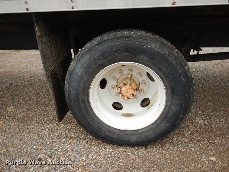 image for item DI7732 1999 International 4700  box truck