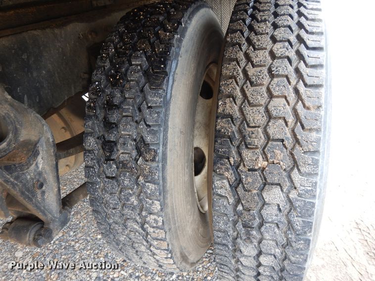 image for item DI7732 1999 International 4700  box truck