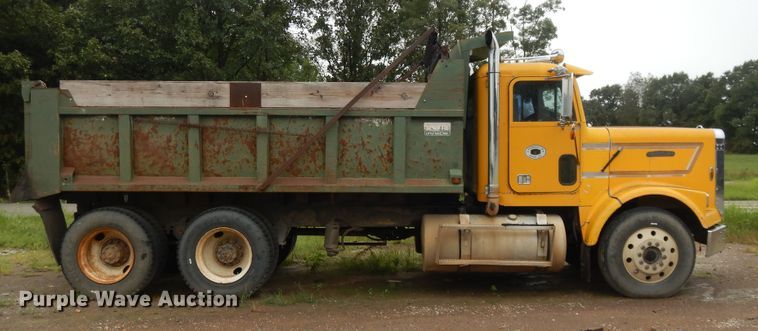 image for item DI7733 1988 Freightliner FLC  dump truck