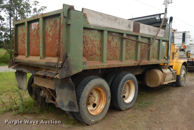 image for item DI7733 1988 Freightliner FLC  dump truck