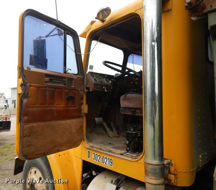 image for item DI7733 1988 Freightliner FLC  dump truck