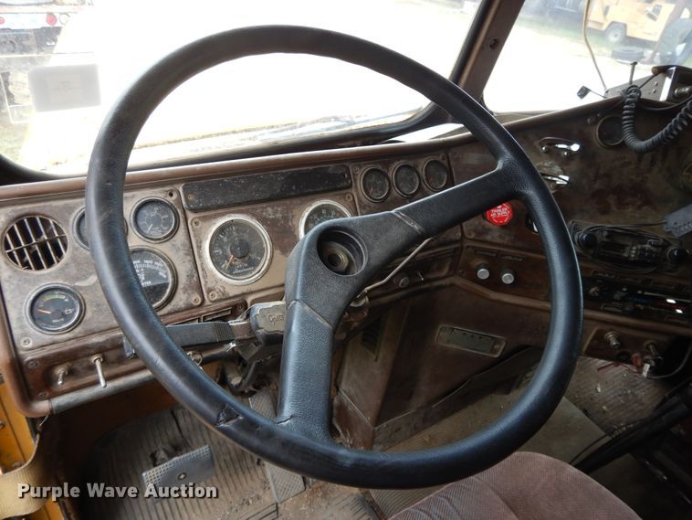 image for item DI7733 1988 Freightliner FLC  dump truck