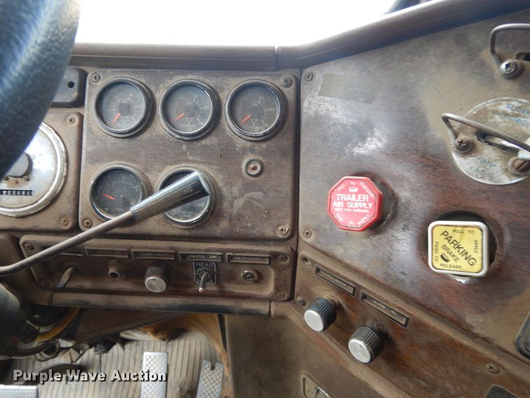 image for item DI7733 1988 Freightliner FLC  dump truck