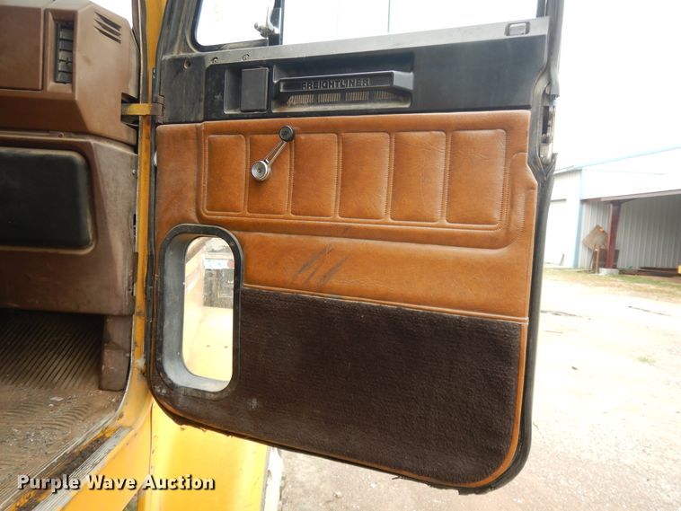 image for item DI7733 1988 Freightliner FLC  dump truck