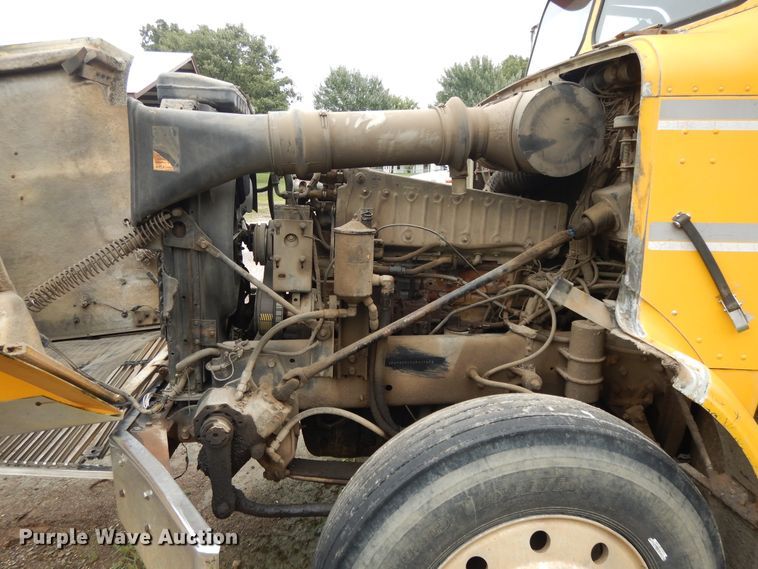 image for item DI7733 1988 Freightliner FLC  dump truck