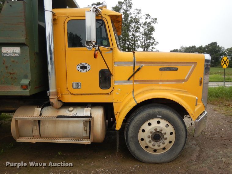 image for item DI7733 1988 Freightliner FLC  dump truck