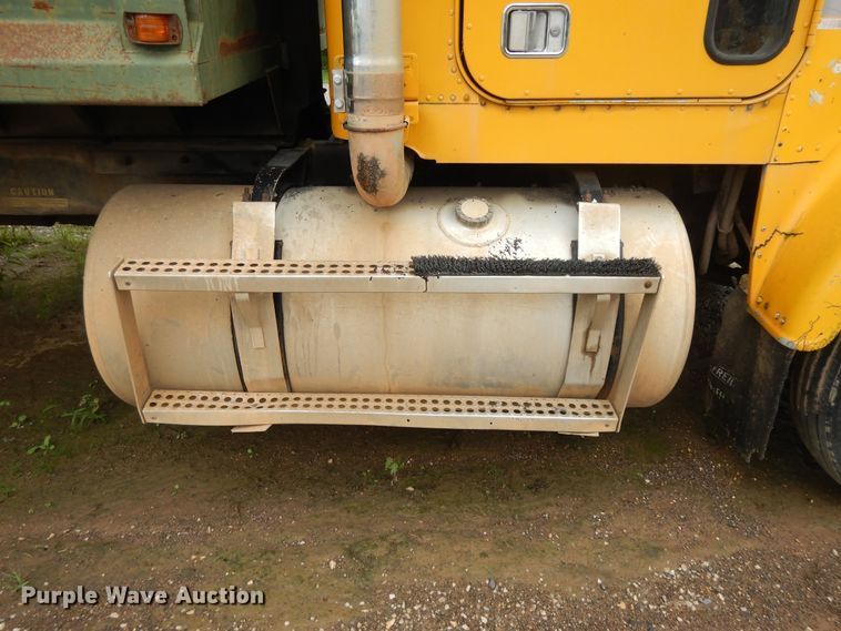 image for item DI7733 1988 Freightliner FLC  dump truck