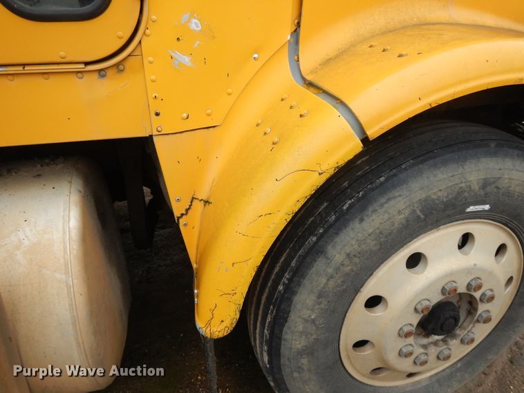 image for item DI7733 1988 Freightliner FLC  dump truck