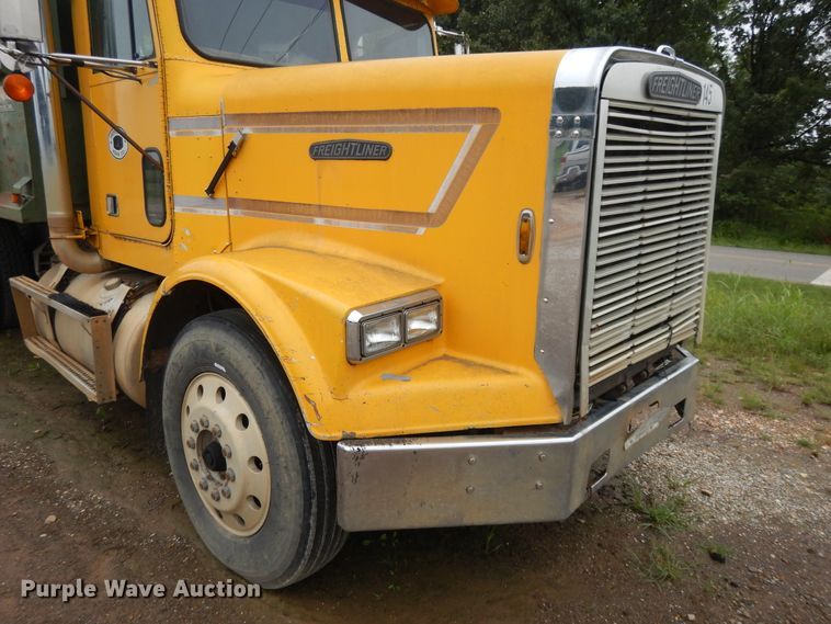 image for item DI7733 1988 Freightliner FLC  dump truck