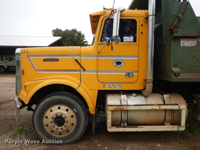 image for item DI7733 1988 Freightliner FLC  dump truck