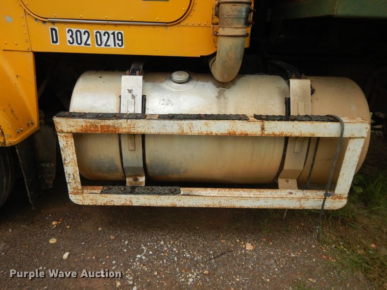 image for item DI7733 1988 Freightliner FLC  dump truck