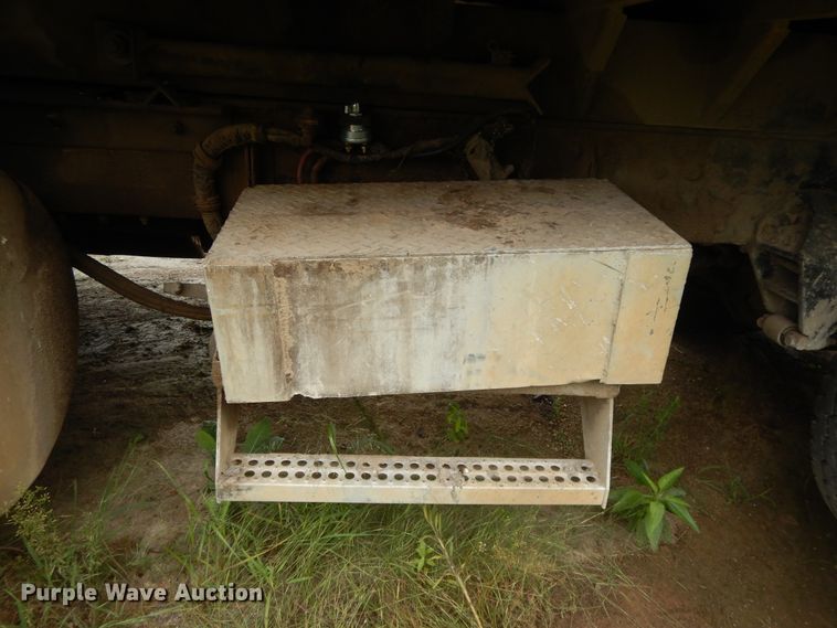 image for item DI7733 1988 Freightliner FLC  dump truck