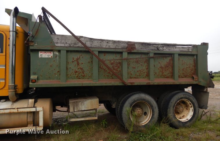 image for item DI7733 1988 Freightliner FLC  dump truck