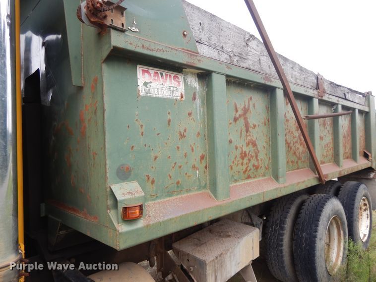 image for item DI7733 1988 Freightliner FLC  dump truck