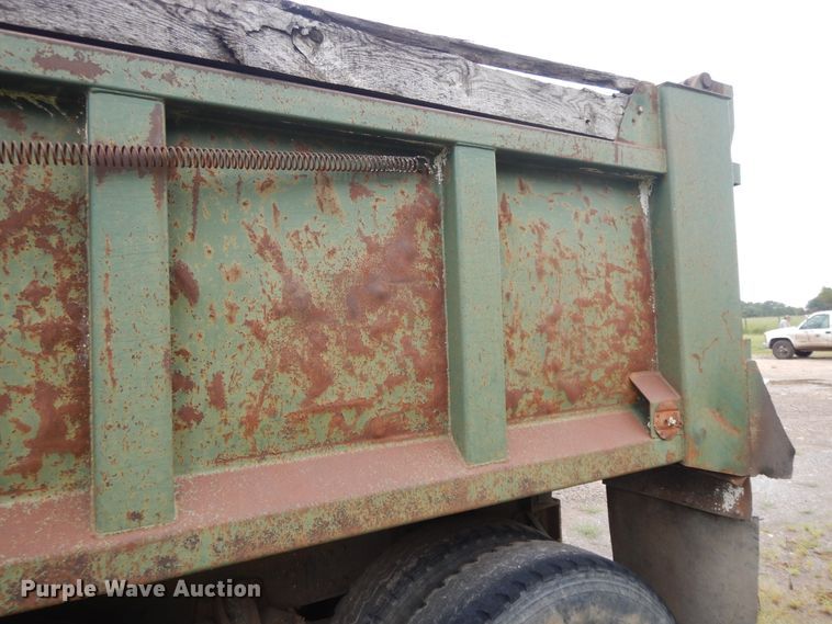 image for item DI7733 1988 Freightliner FLC  dump truck